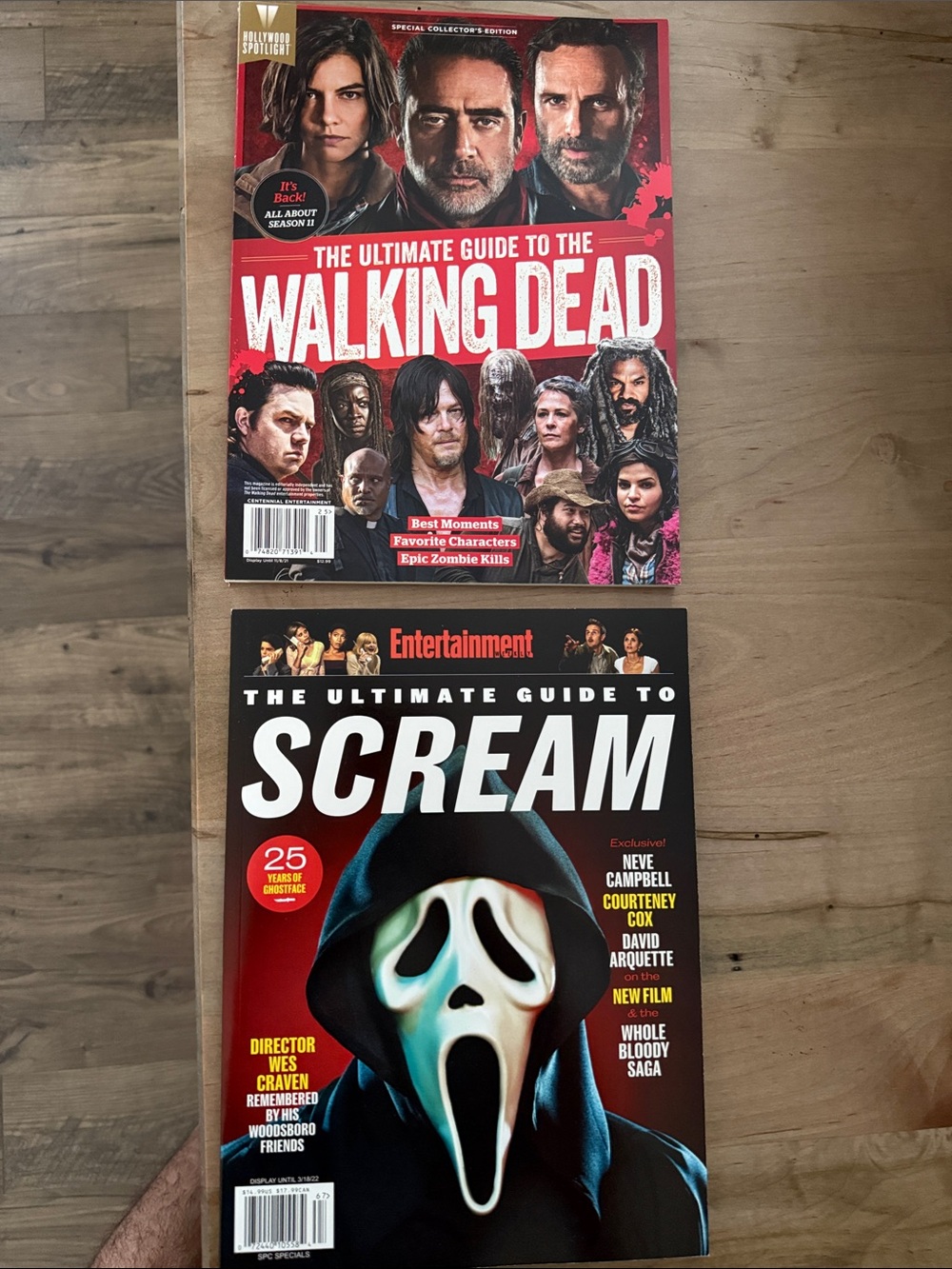 : Ultimate Guide to Scream - Black & White Cover